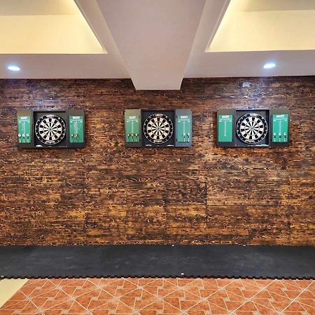 Burgundy Mckinley Place Service Apartment Manila Dış mekan fotoğraf
