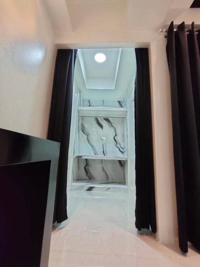 Burgundy Mckinley Place Service Apartment Manila Dış mekan fotoğraf