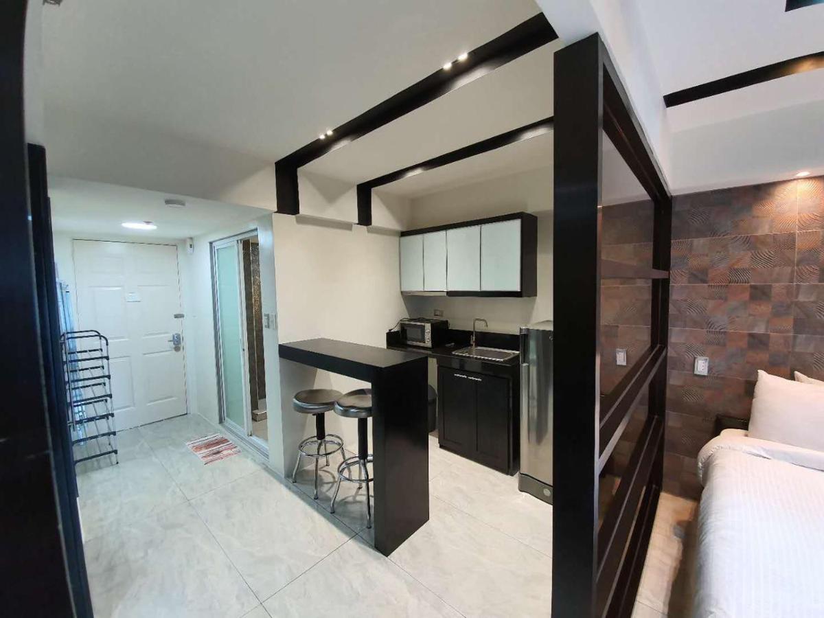 Burgundy Mckinley Place Service Apartment Manila Dış mekan fotoğraf