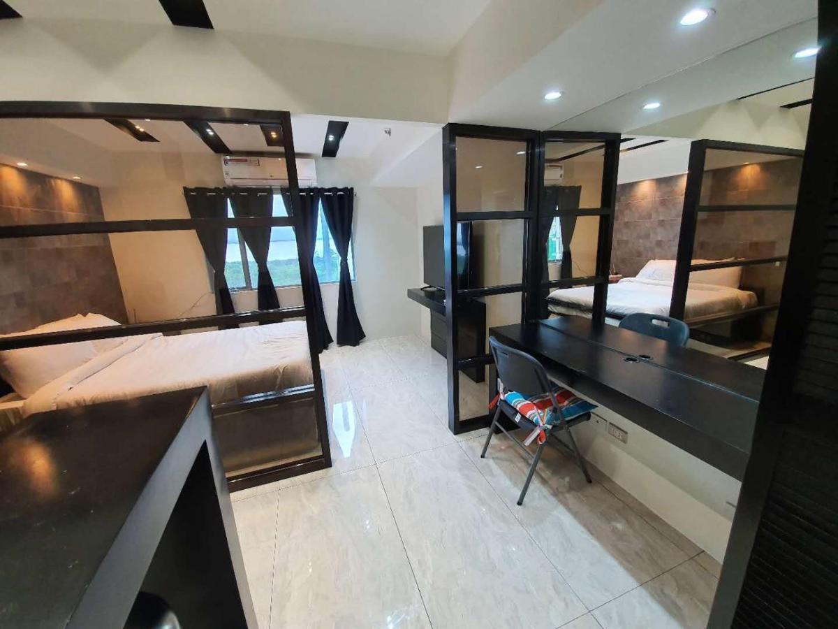 Burgundy Mckinley Place Service Apartment Manila Dış mekan fotoğraf