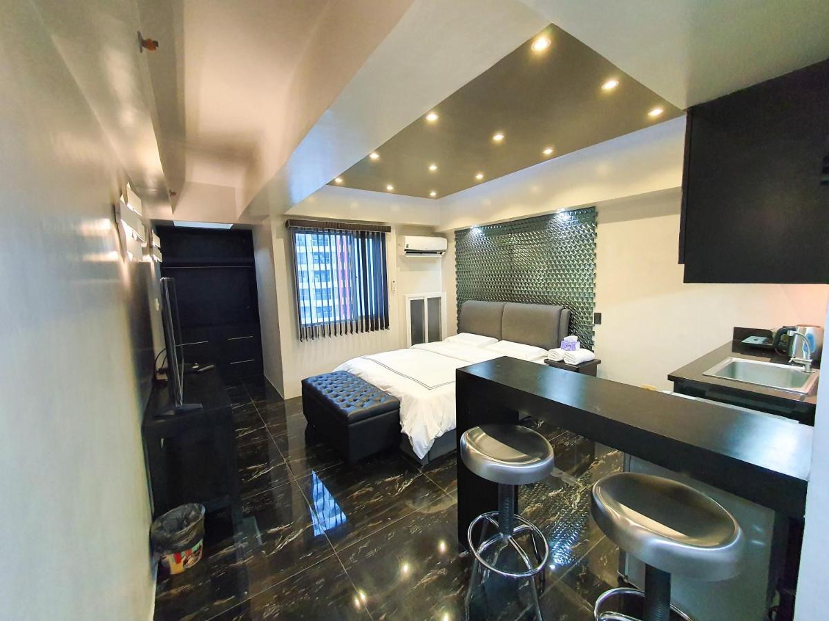 Burgundy Mckinley Place Service Apartment Manila Dış mekan fotoğraf
