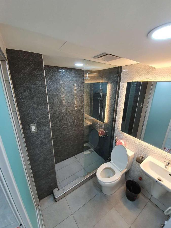 Burgundy Mckinley Place Service Apartment Manila Dış mekan fotoğraf