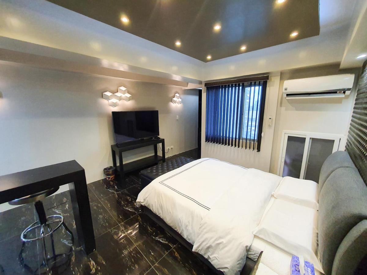 Burgundy Mckinley Place Service Apartment Manila Dış mekan fotoğraf