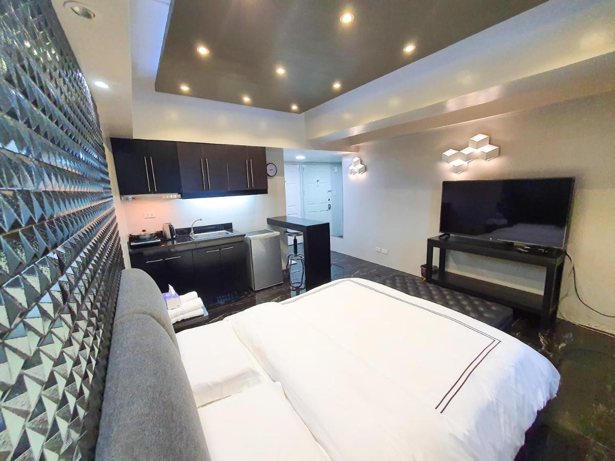 Burgundy Mckinley Place Service Apartment Manila Dış mekan fotoğraf