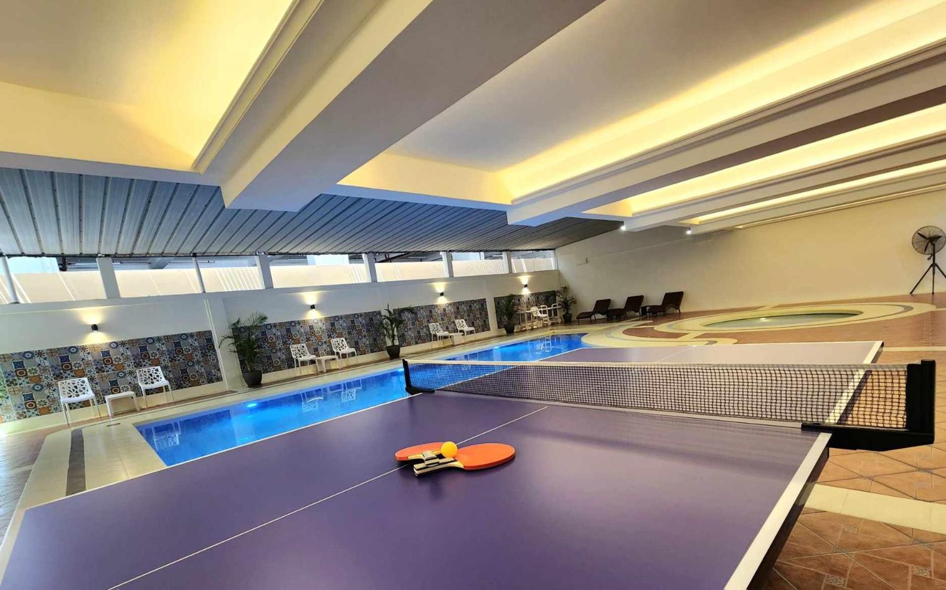 Burgundy Mckinley Place Service Apartment Manila Dış mekan fotoğraf