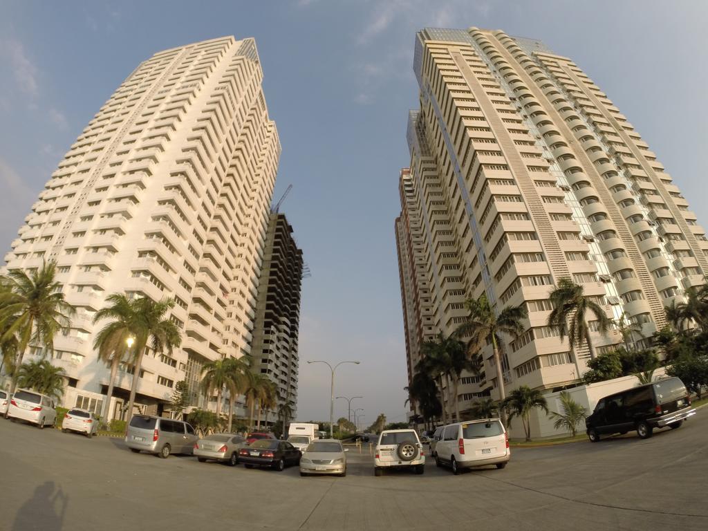 Burgundy Mckinley Place Service Apartment Manila Dış mekan fotoğraf