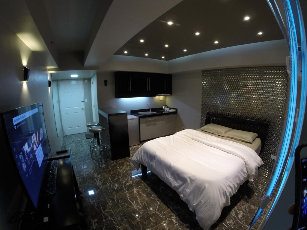 Burgundy Mckinley Place Service Apartment Manila Dış mekan fotoğraf