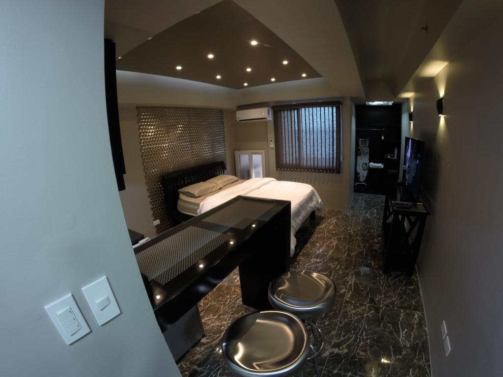 Burgundy Mckinley Place Service Apartment Manila Dış mekan fotoğraf