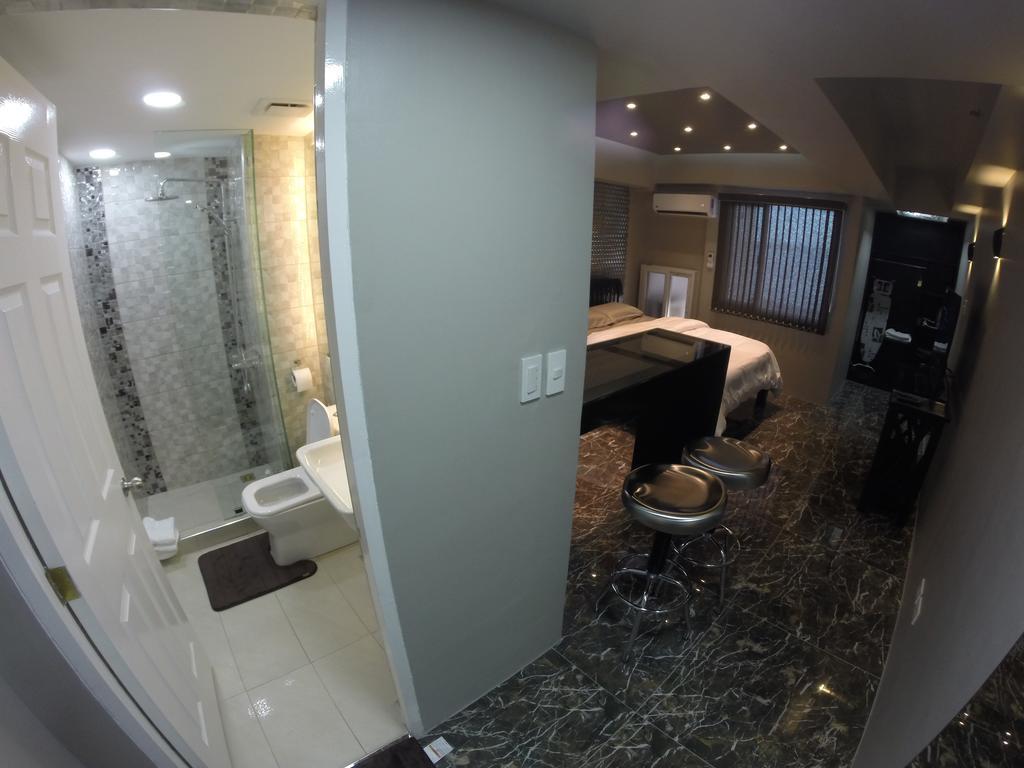 Burgundy Mckinley Place Service Apartment Manila Dış mekan fotoğraf