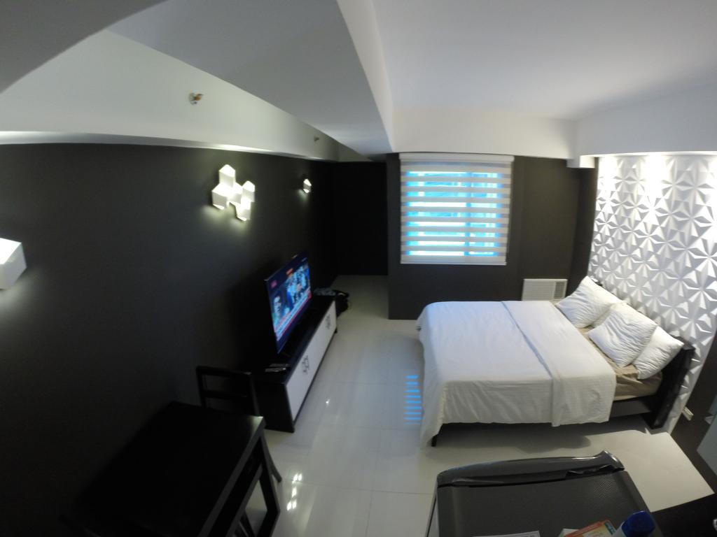 Burgundy Mckinley Place Service Apartment Manila Dış mekan fotoğraf
