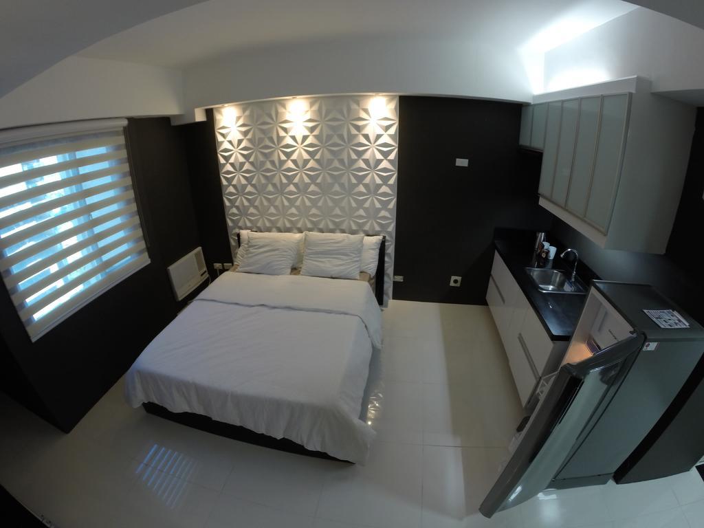 Burgundy Mckinley Place Service Apartment Manila Dış mekan fotoğraf