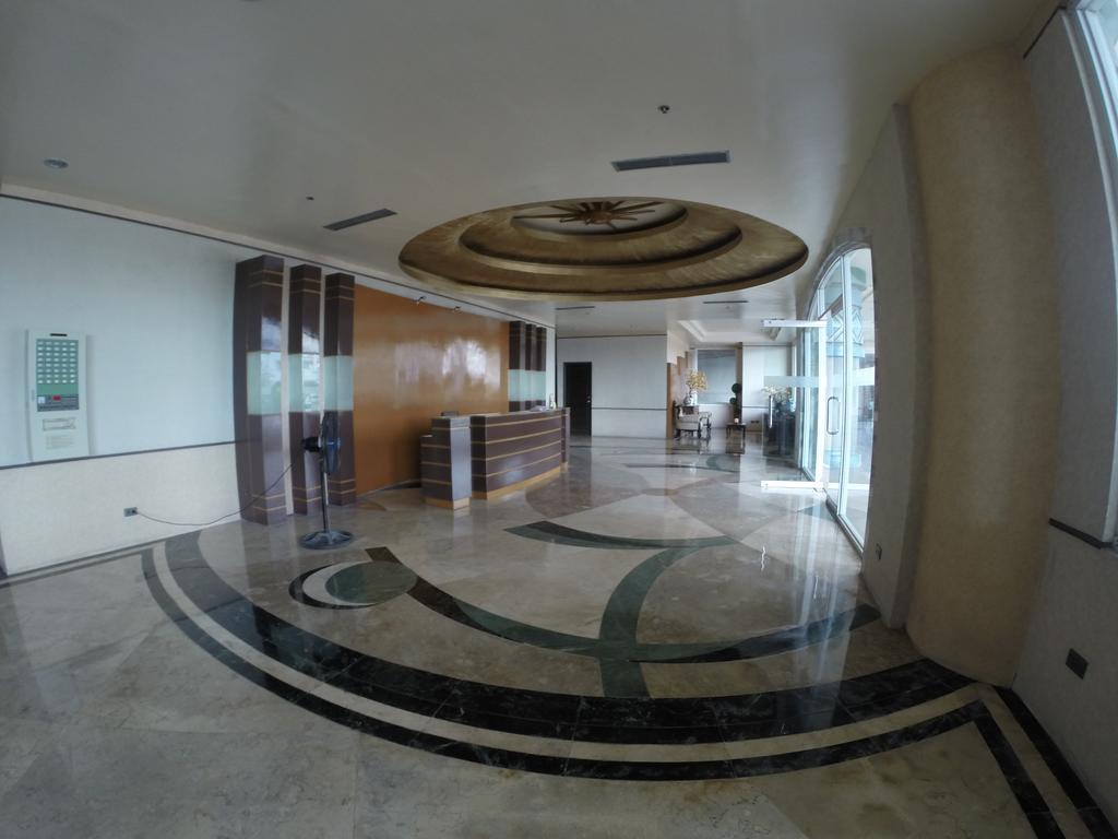 Burgundy Mckinley Place Service Apartment Manila Dış mekan fotoğraf