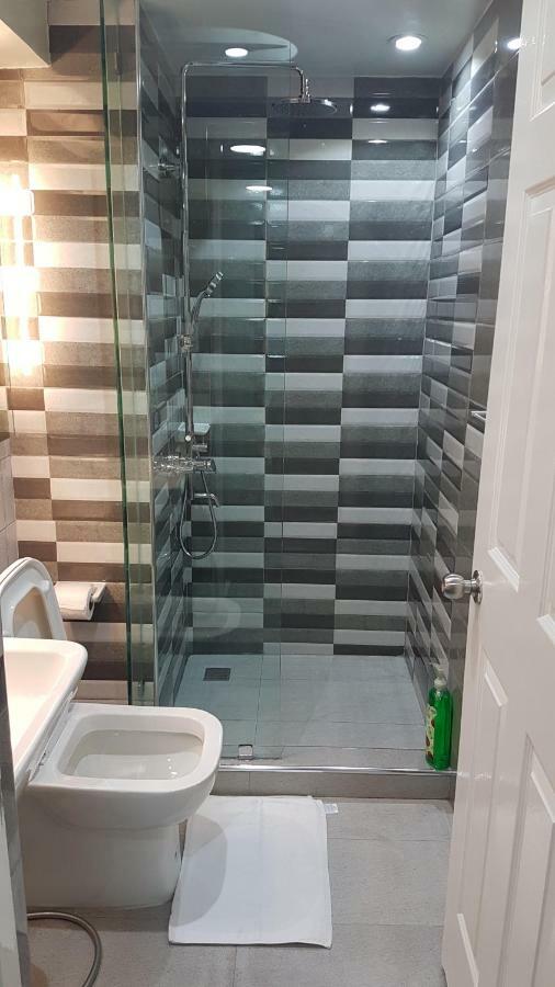 Burgundy Mckinley Place Service Apartment Manila Dış mekan fotoğraf