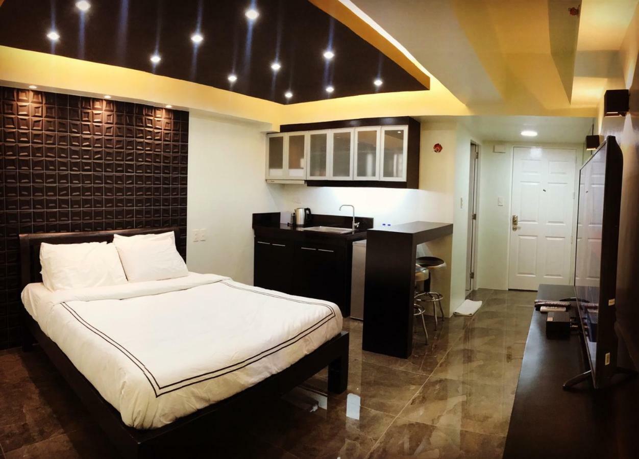 Burgundy Mckinley Place Service Apartment Manila Dış mekan fotoğraf